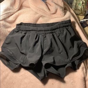Black Size 4 (regular) Lululemon Hotty Hot shorts